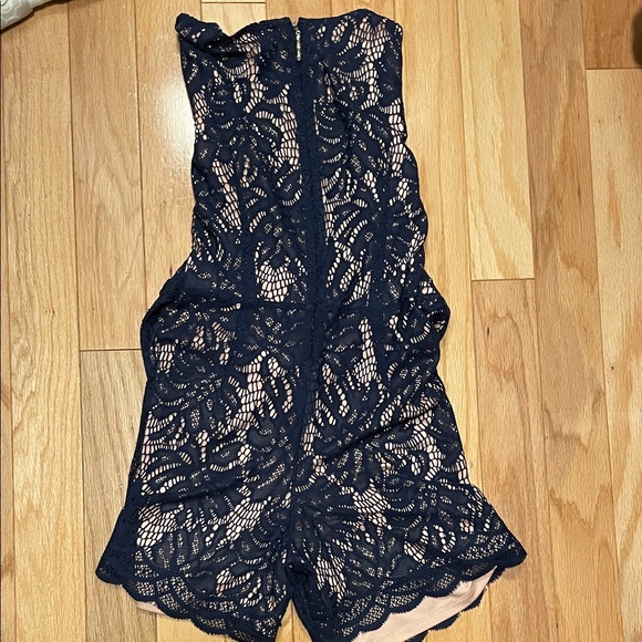 Lilly Pulitzer Long Sleeve Navy Lace Wrap Romper Cream Lining - Picture 4 of 4